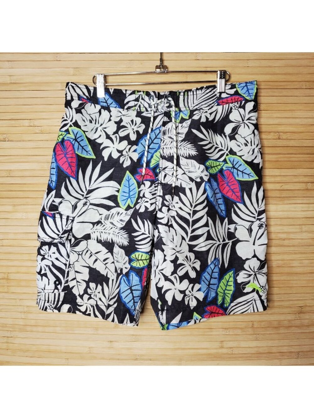 Tommy Bahama Relax Board Shorts Black blue Green white Size M hawaiian print